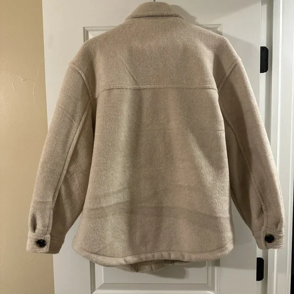 Bershka cream button-up shirt jacket. - Picture 3 of 4